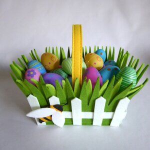 EASTER BASKET PICKET FENCE GRASS 48 EGGS TABLE CENTERPIECE (NEW)